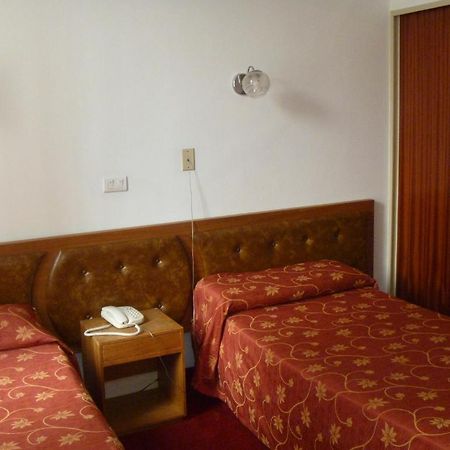 Hotel Turista ブエノスアイレス 部屋 写真