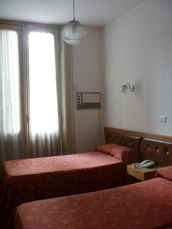 Hotel Turista ブエノスアイレス 部屋 写真
